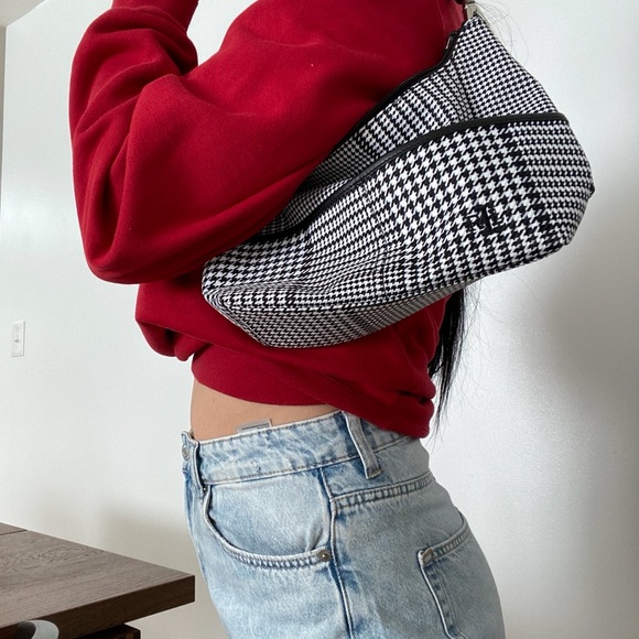 Polo Ralph Lauren Handbags - 00’s Ralph Lauren over the shoulder hand bag